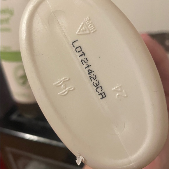 Positively Radiant Brightening Cleanser and Scrub Set - Picture 16 of 17